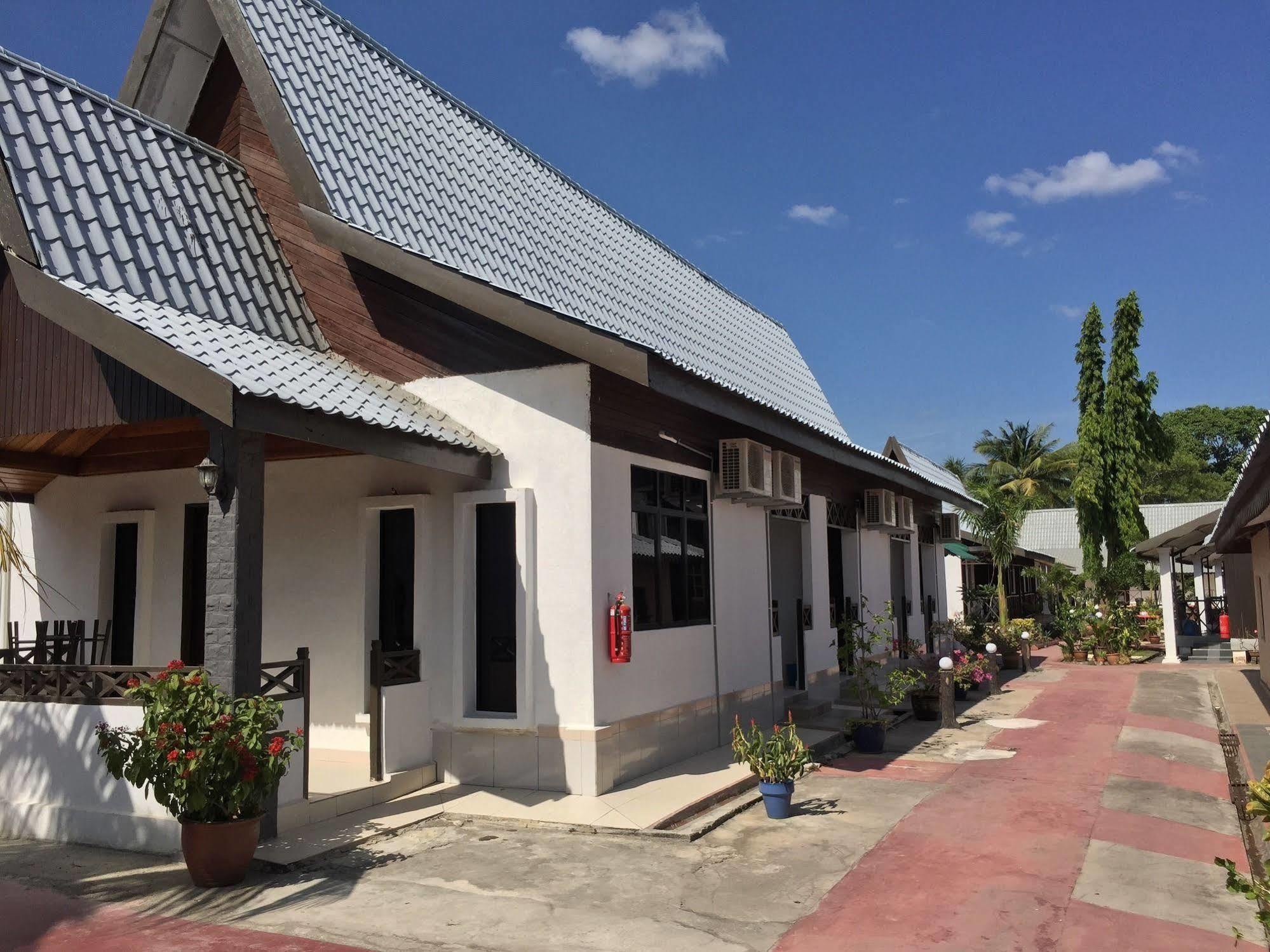 Rasa Senang Villa -Islam Guest Only Pantai Cenang  Exterior foto
